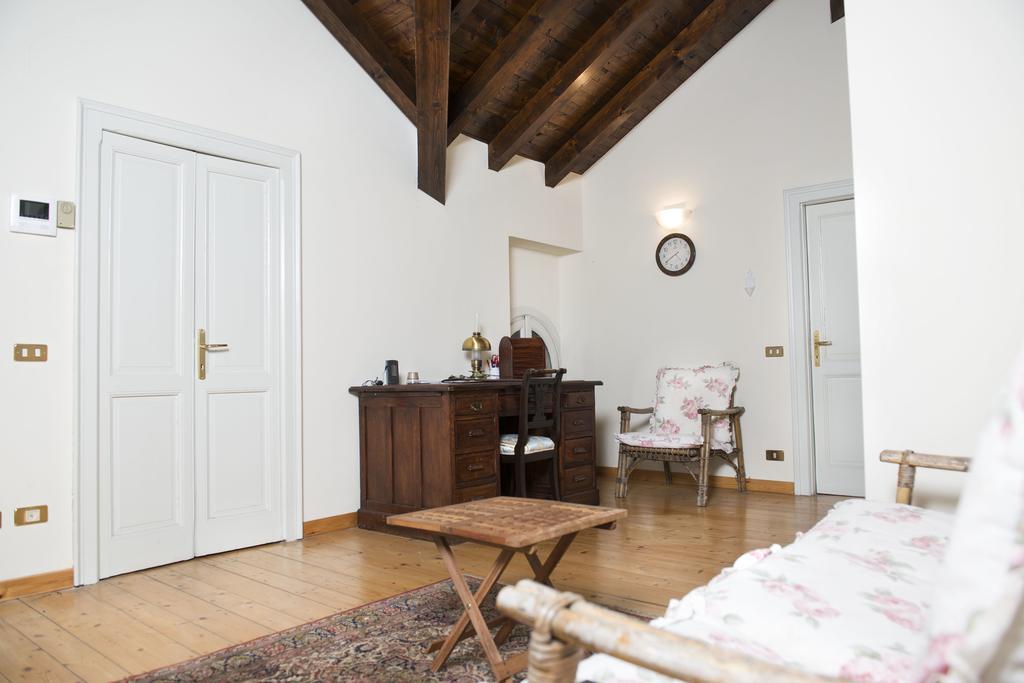 Villa Pinetina B&B Lasnigo Room photo